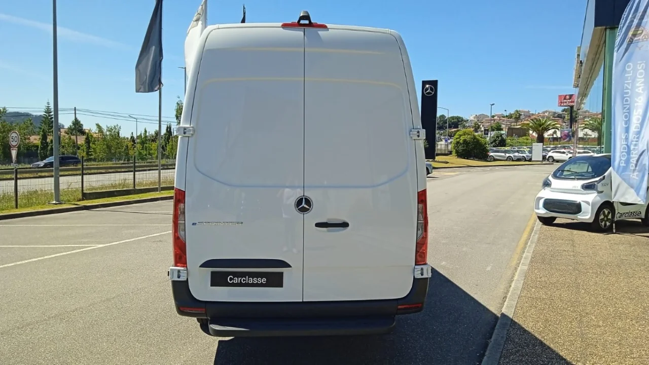 Mercedes e-Sprinter 9