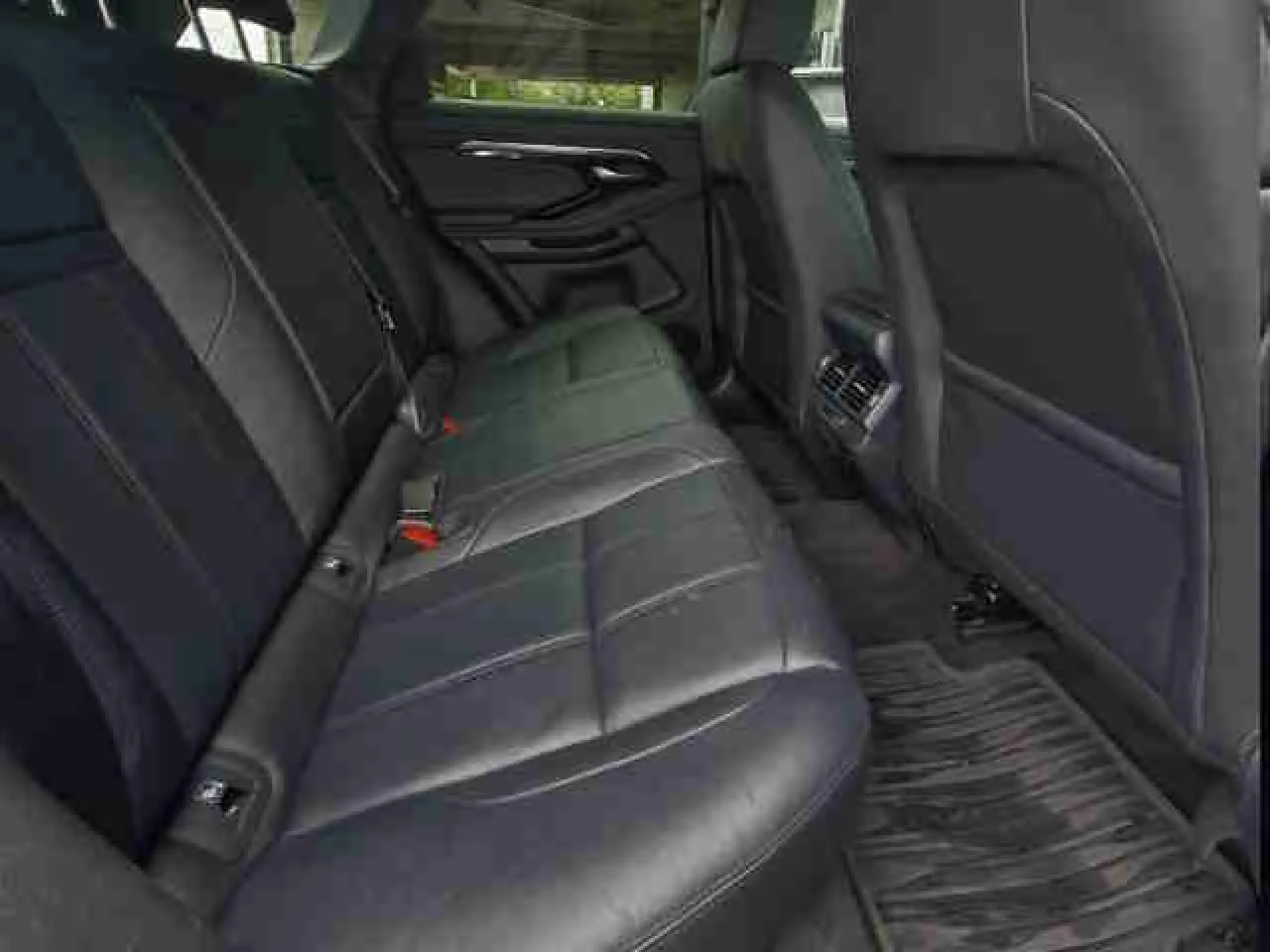 Land Rover Evoque R- Dynamic S 6