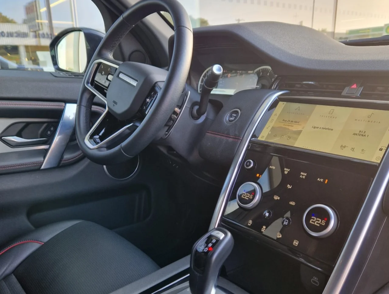 Land Rover Discovery P300e R Dynamic S 1