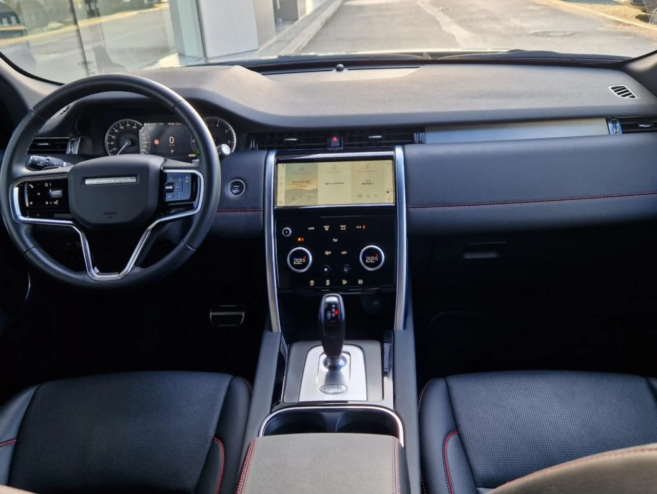 Land Rover Discovery P300e R Dynamic S 3