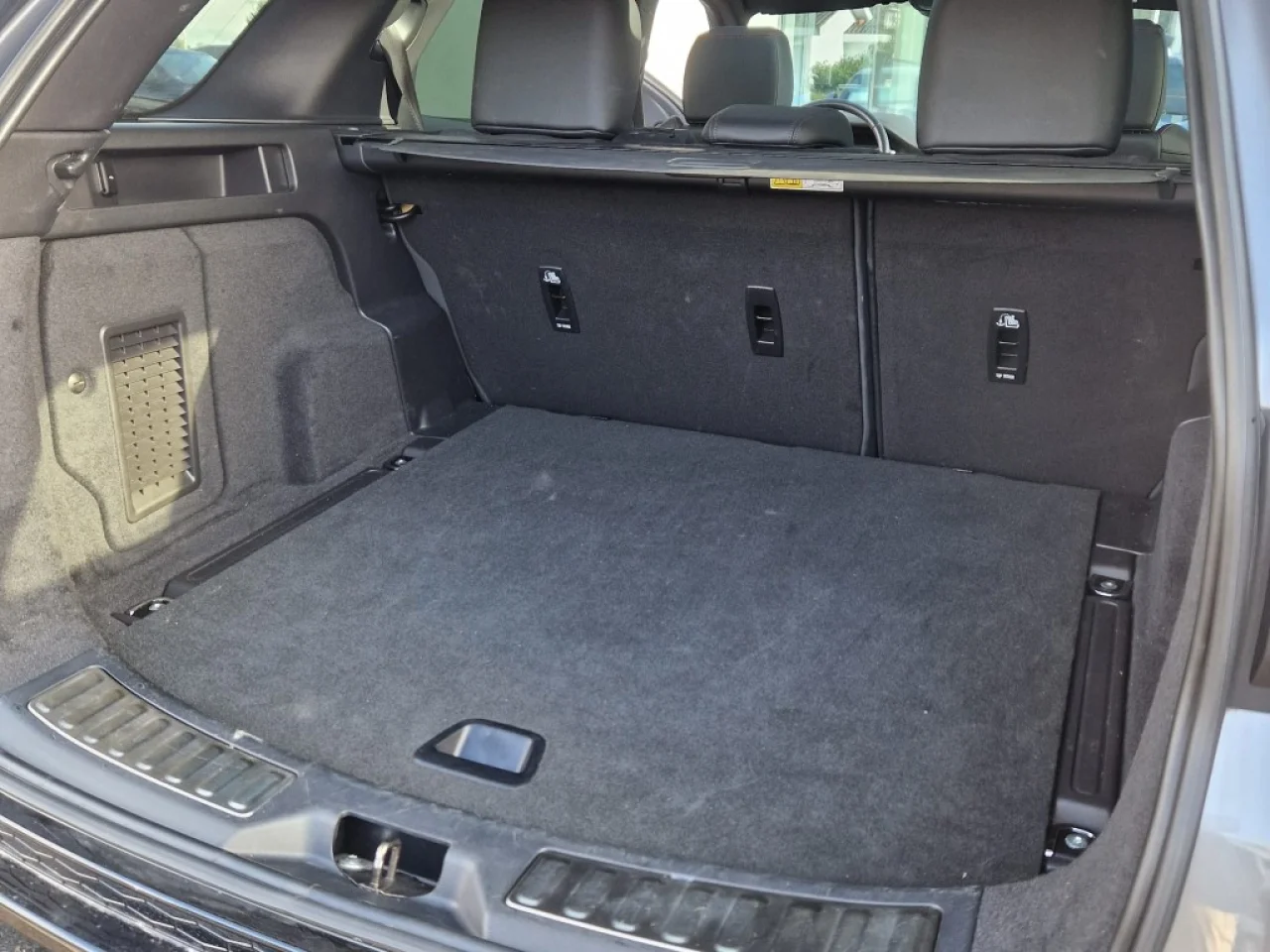 Land Rover Discovery P300e R Dynamic S 5