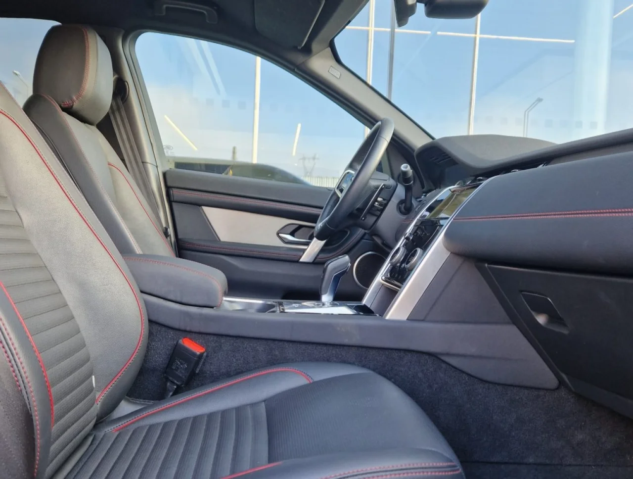 Land Rover Discovery P300e R Dynamic S 7