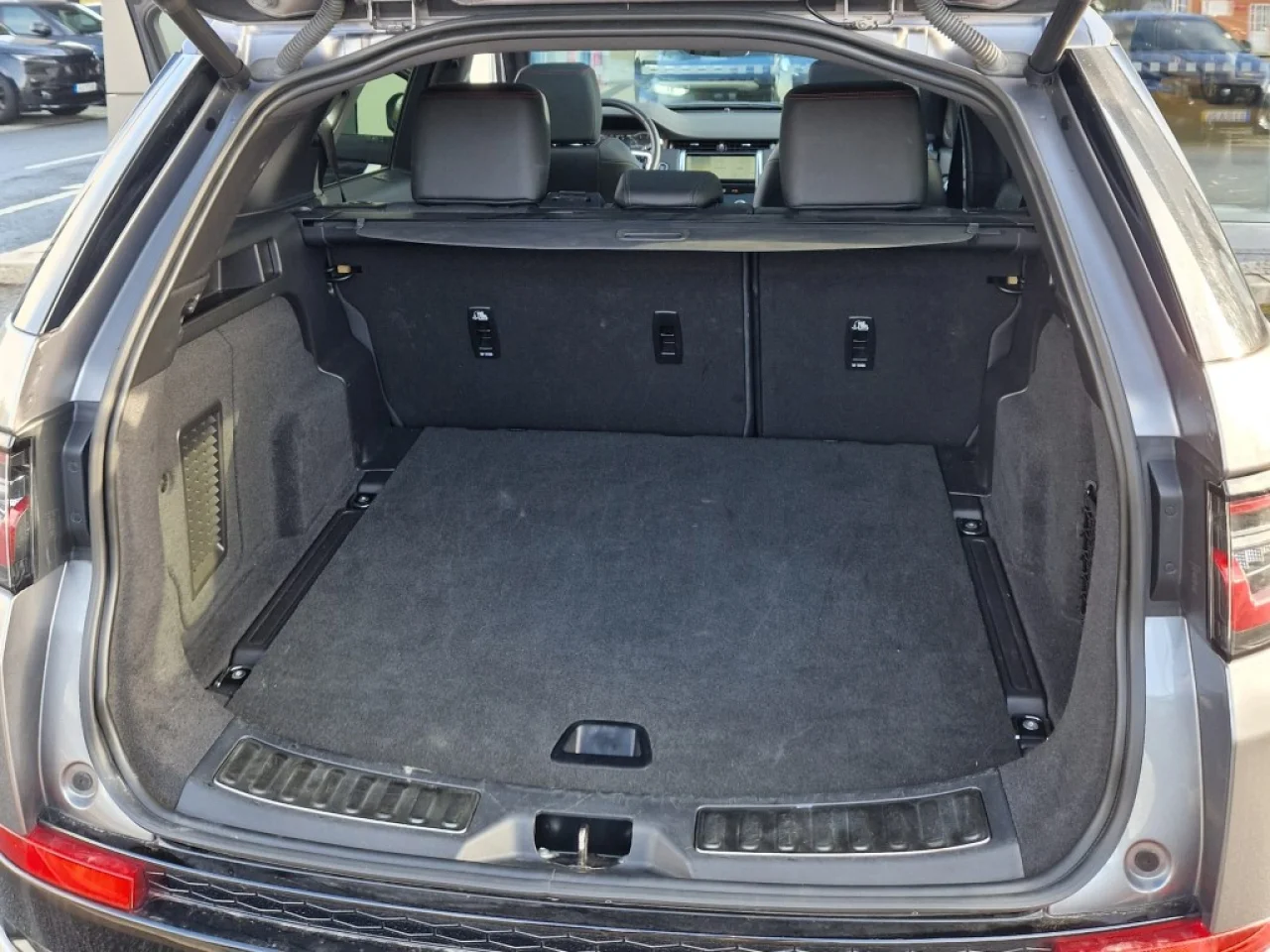 Land Rover Discovery P300e R Dynamic S 9