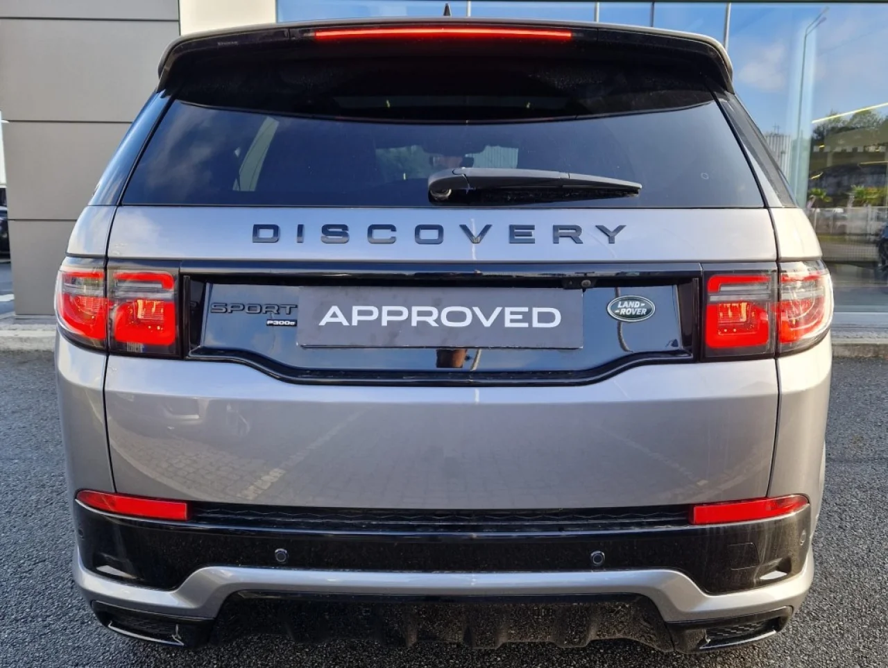 Land Rover Discovery P300e R Dynamic S 10