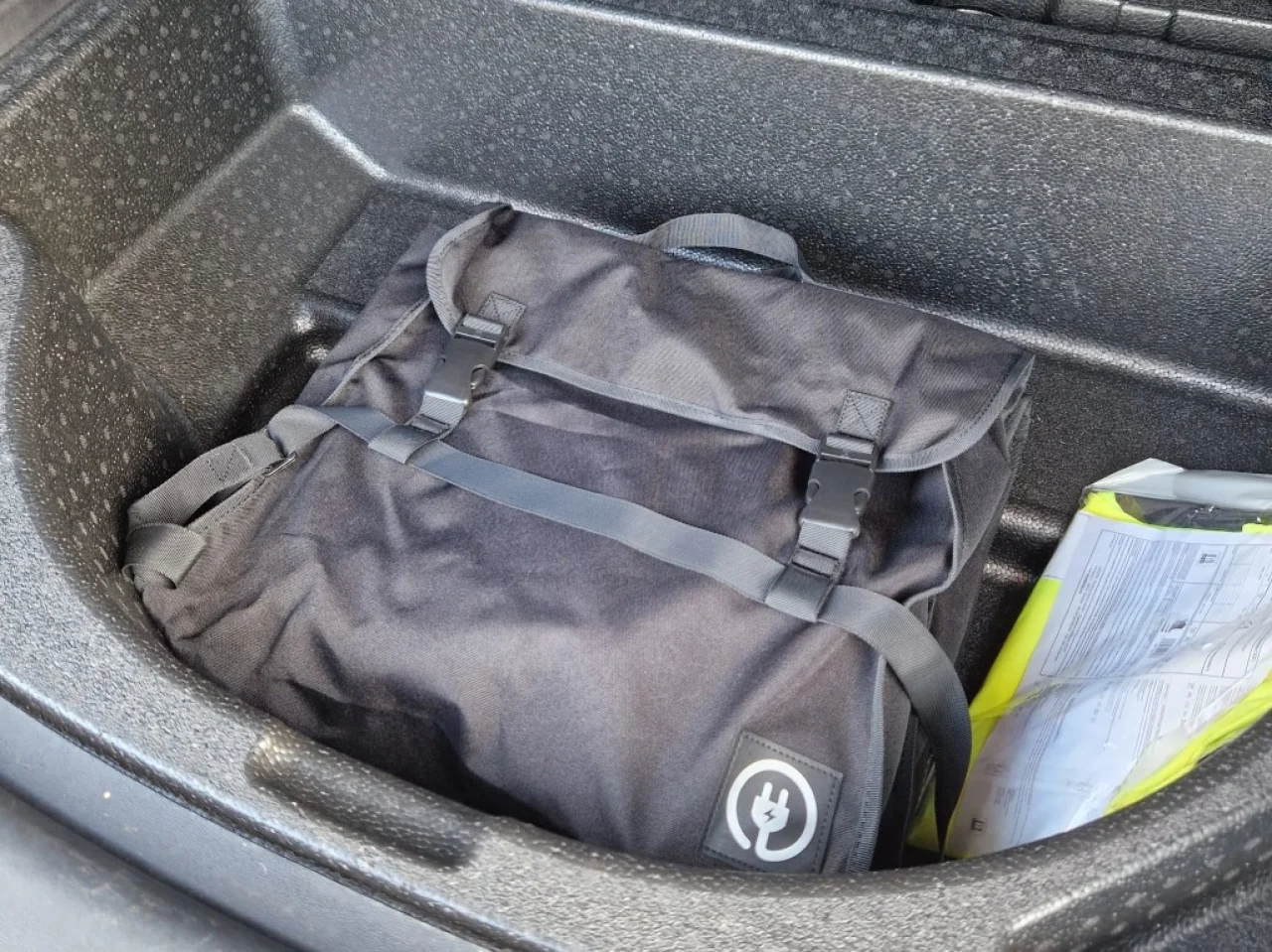 Land Rover Discovery P300e R Dynamic S 13