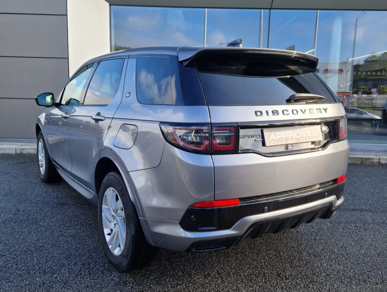 Land Rover Discovery P300e R Dynamic S 14
