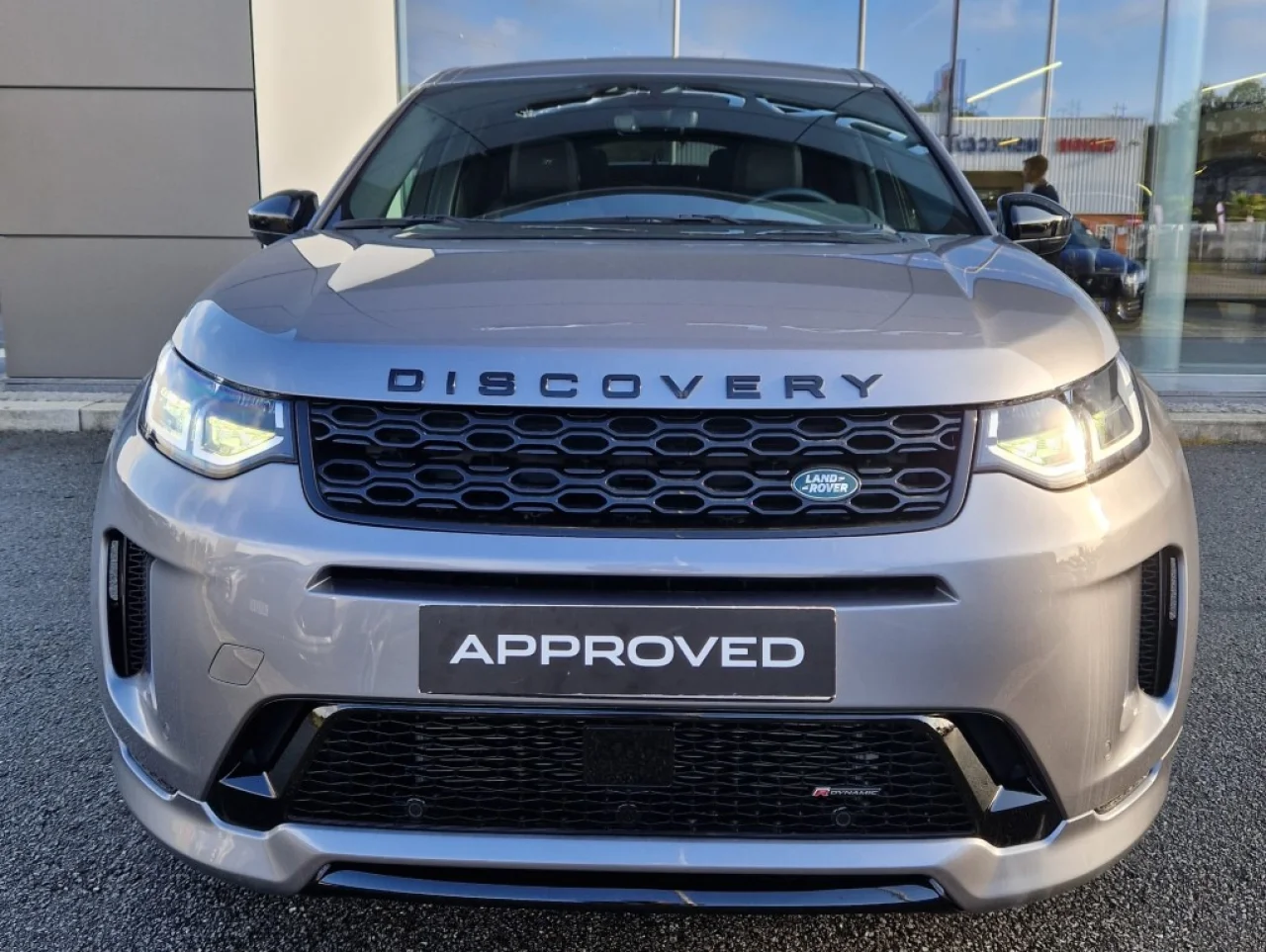 Land Rover Discovery P300e R Dynamic S 15