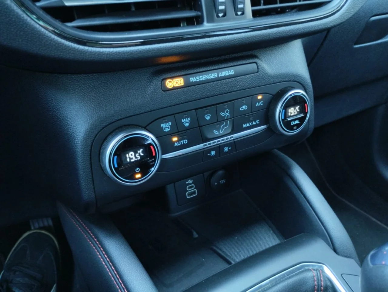 KUGA ST-LINE 1.5 TDCi EcoBlue 10