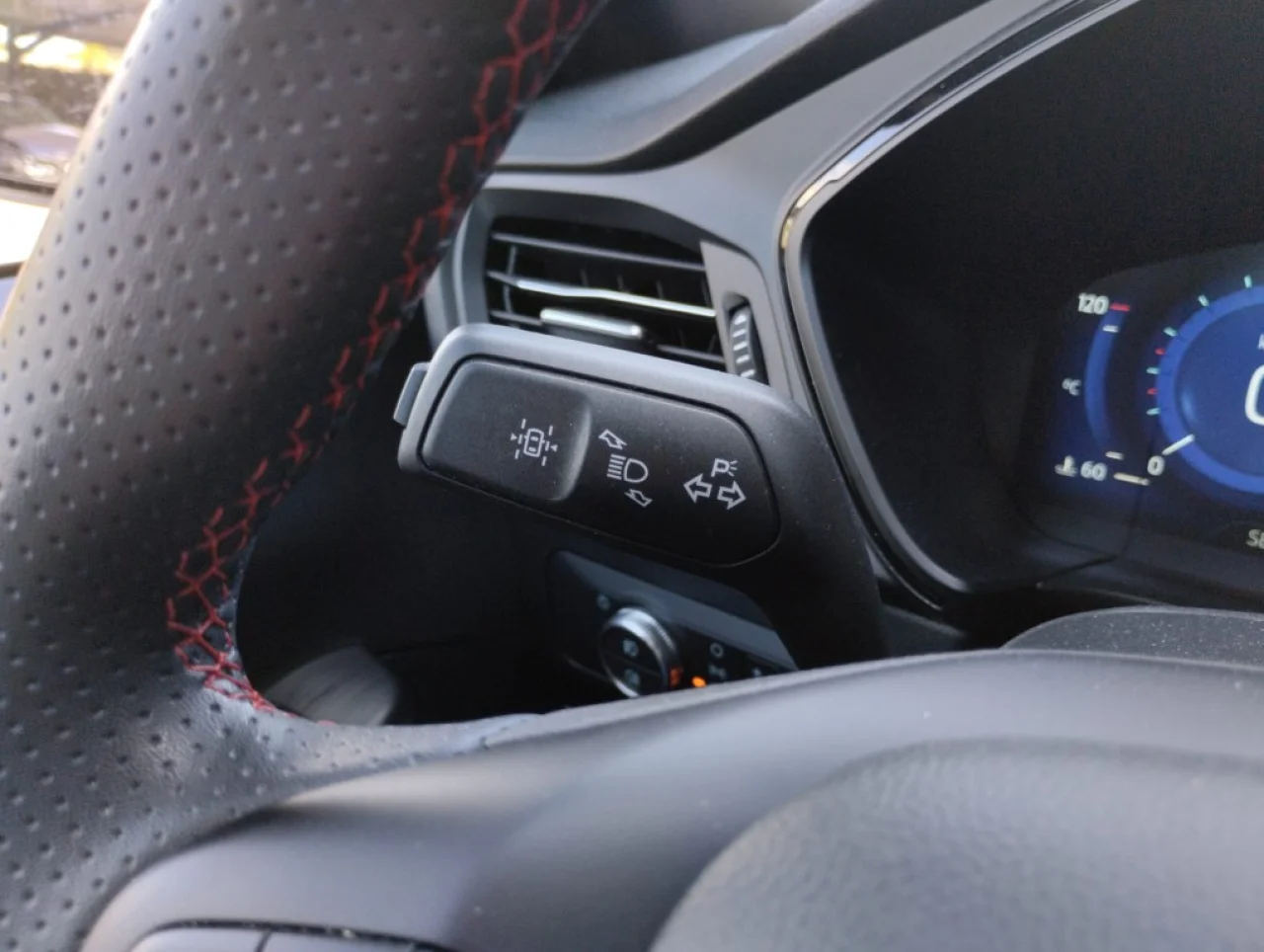 KUGA ST-LINE 1.5 TDCi EcoBlue 12