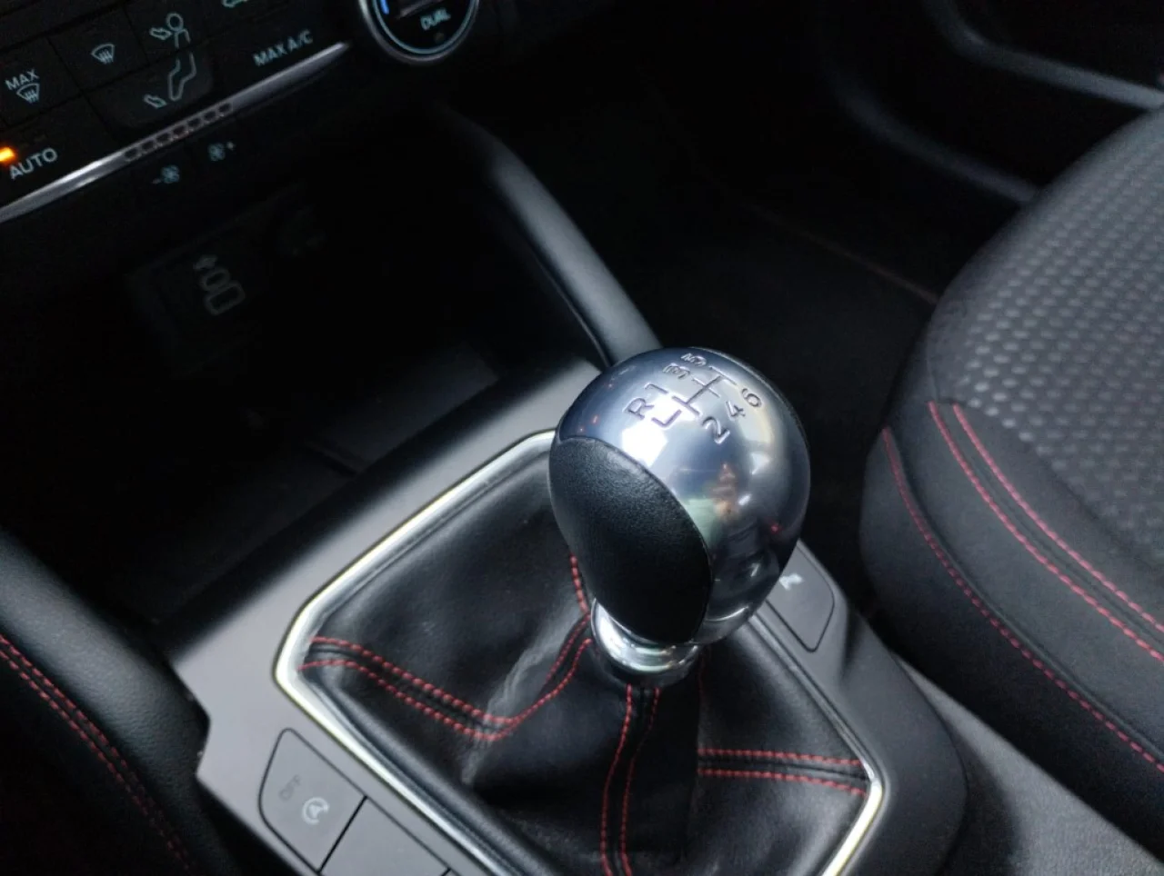 KUGA ST-LINE 1.5 TDCi EcoBlue 13