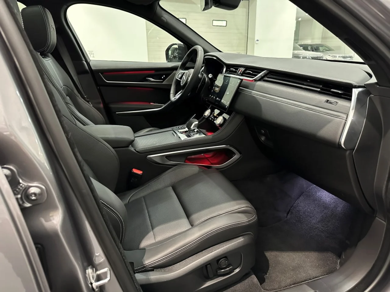 Jaguar F Pace P400e R-Dynamic S 4