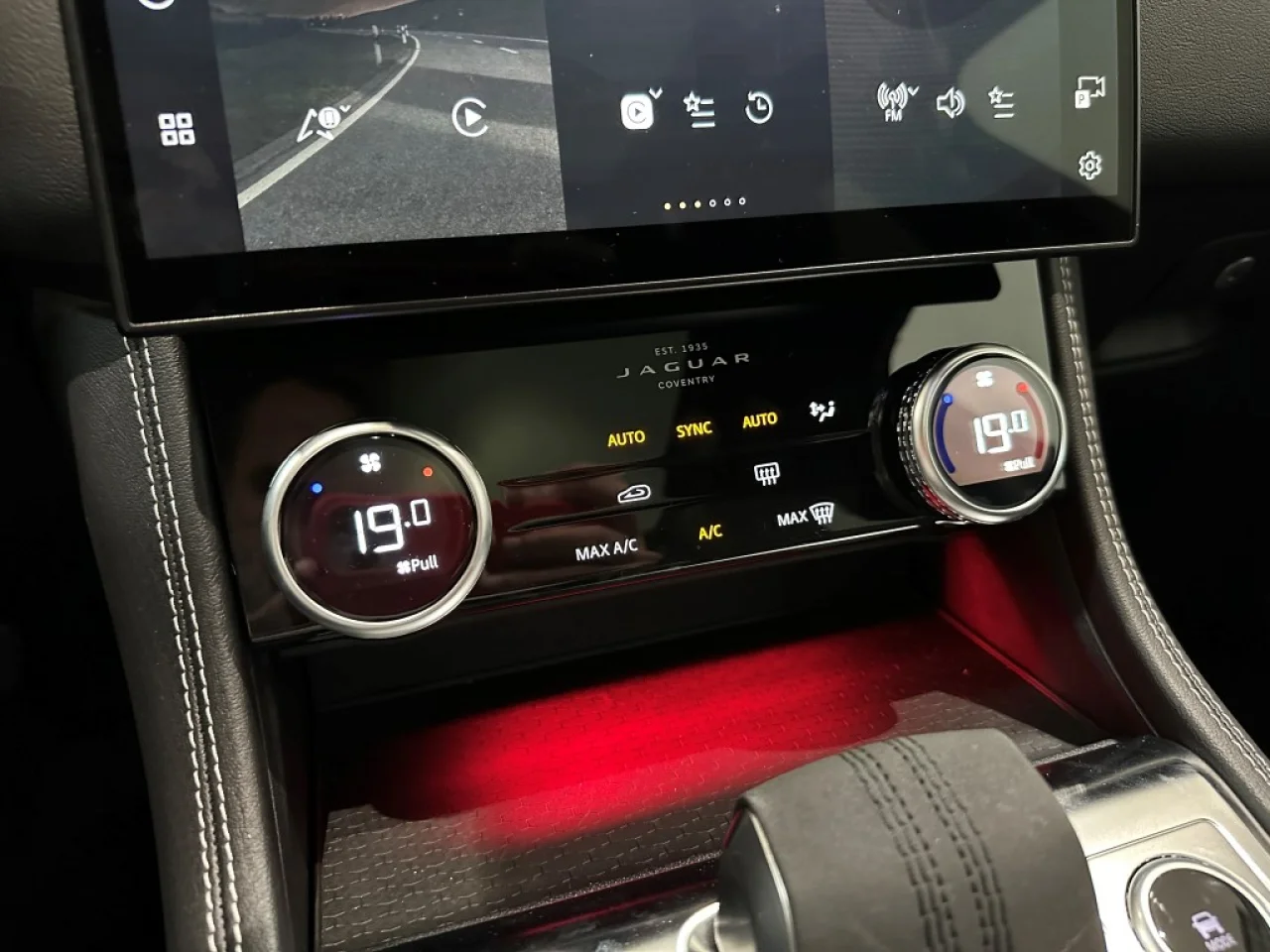 Jaguar F Pace P400e R-Dynamic S 10