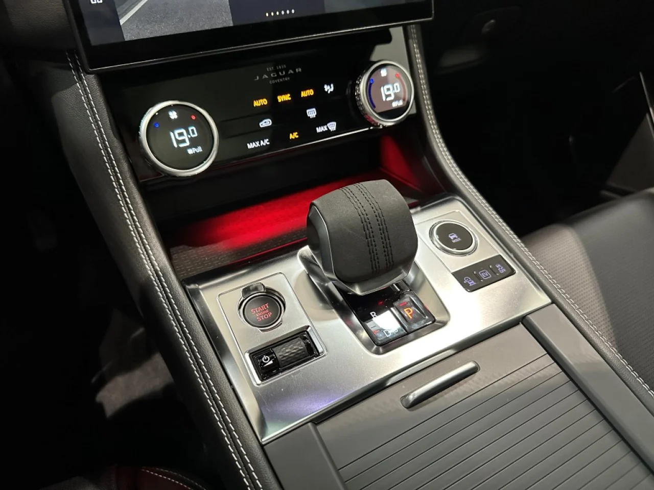 Jaguar F Pace P400e R-Dynamic S 11