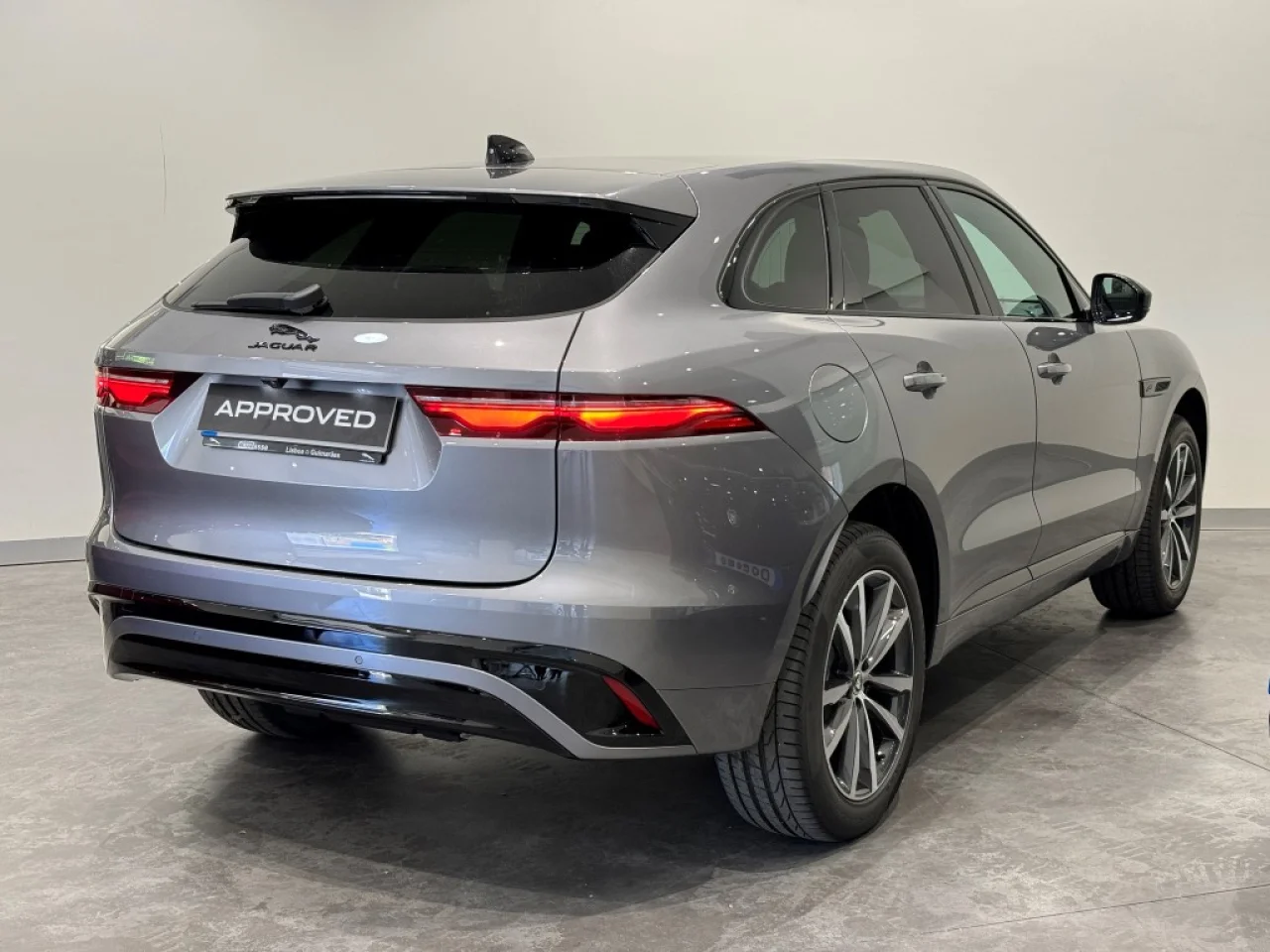 Jaguar F Pace P400e R-Dynamic S 13