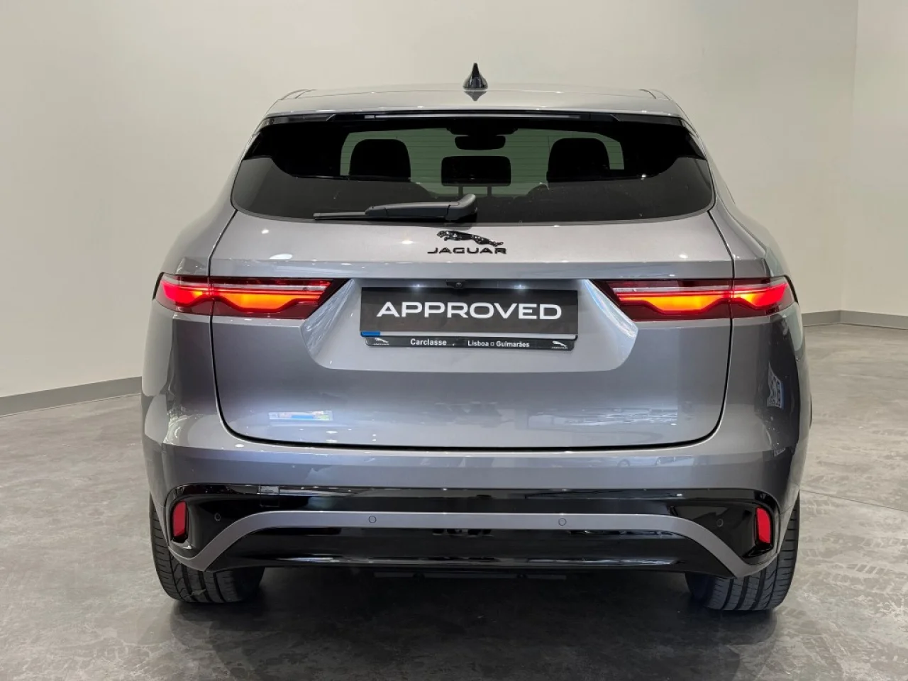 Jaguar F Pace P400e R-Dynamic S 16