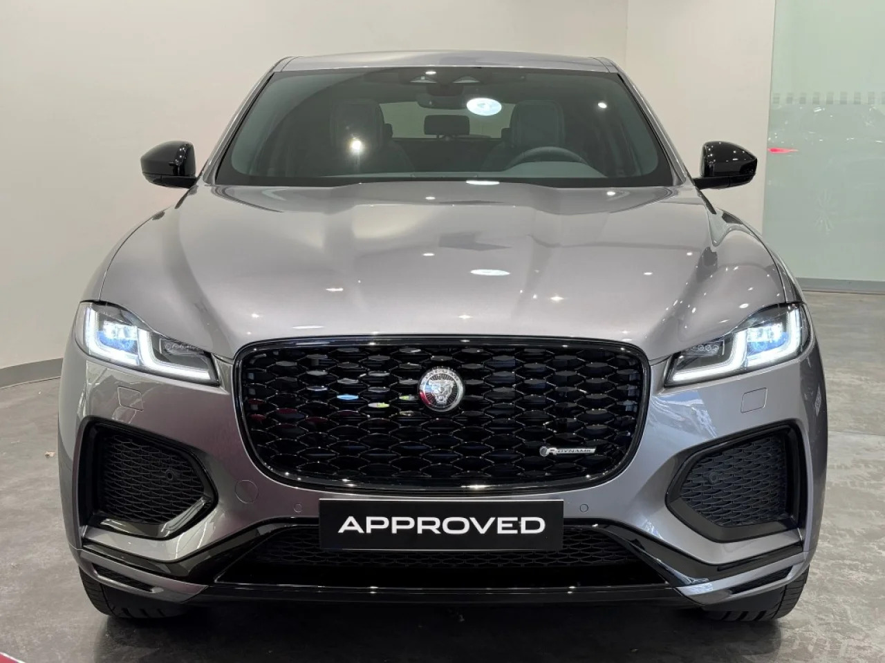 Jaguar F Pace P400e R-Dynamic S 17