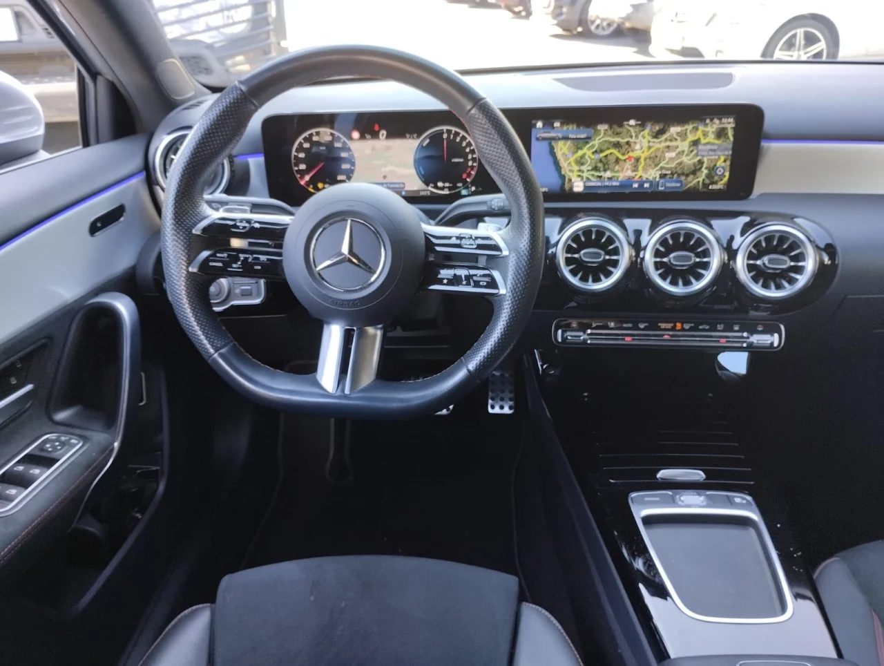 Mercedes A 250e AMG Automática 3