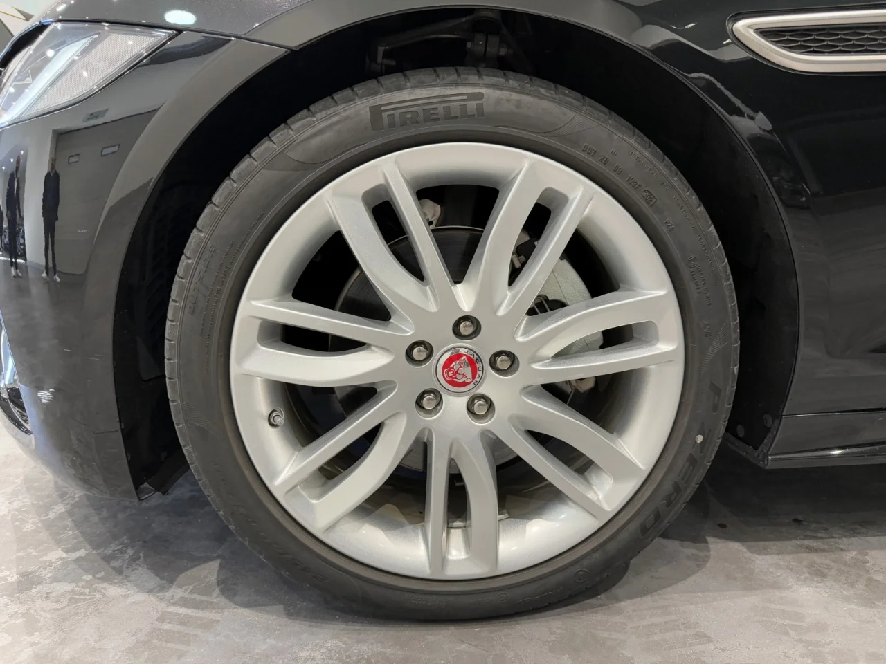 Jaguar XF Sportbrake 2.0 D200 R-Dynamic S 10