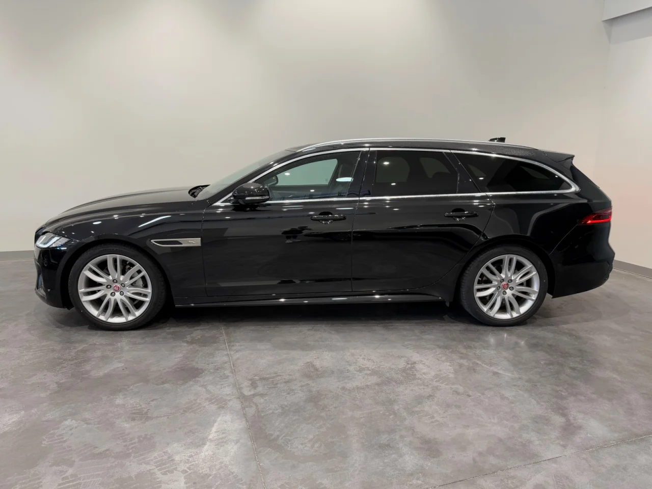 Jaguar XF Sportbrake 2.0 D200 R-Dynamic S 11