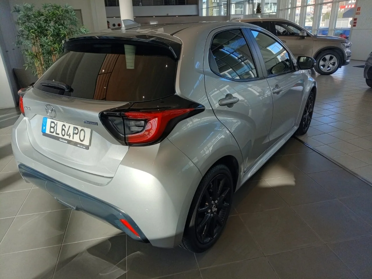 Mazda 2 1.5 e-CVT Agile 6