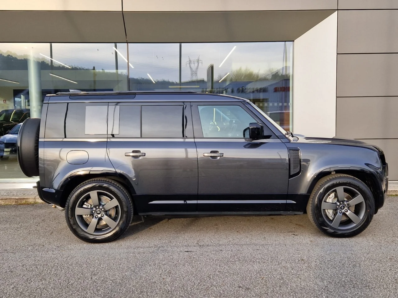 Land Rover Defender X Dynamic SE 5