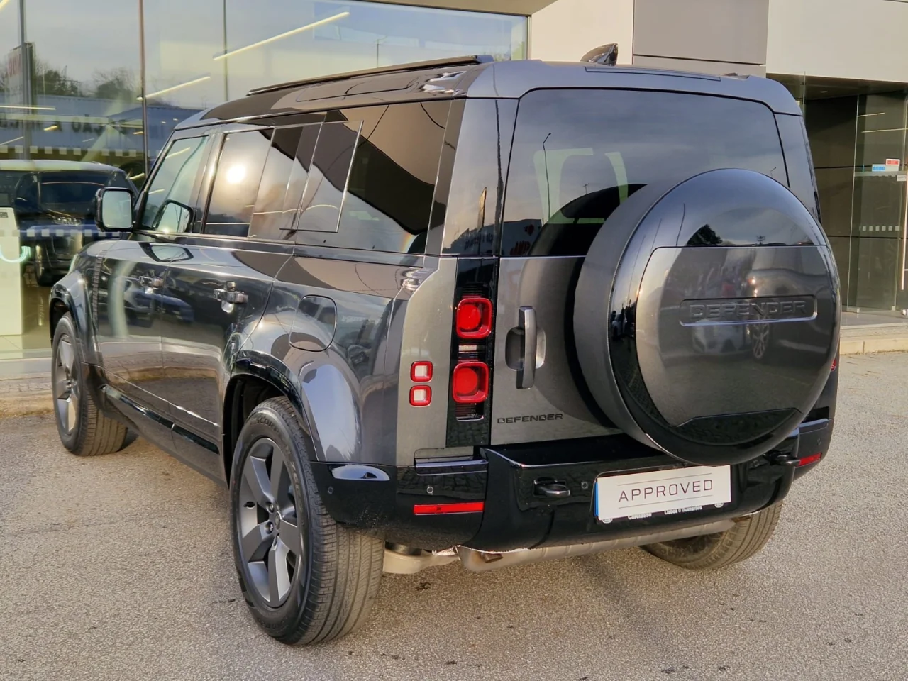 Land Rover Defender X Dynamic SE 6