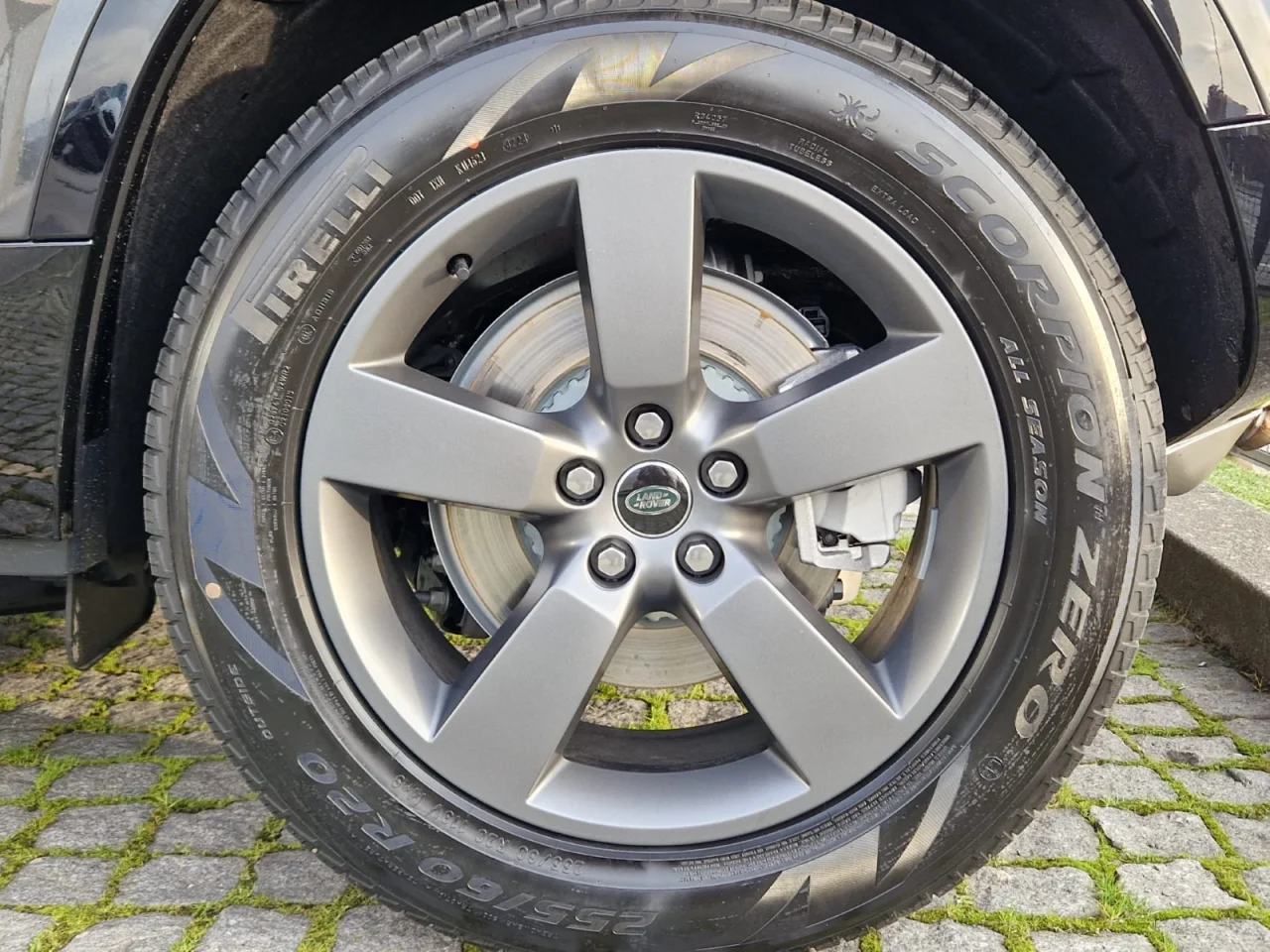 Land Rover Defender X Dynamic SE 8