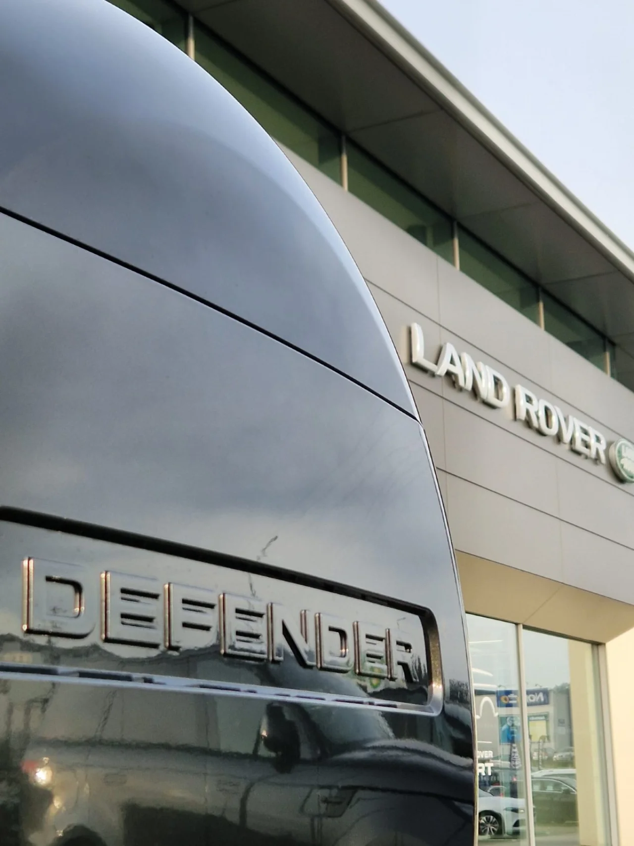 Land Rover Defender X Dynamic SE 9