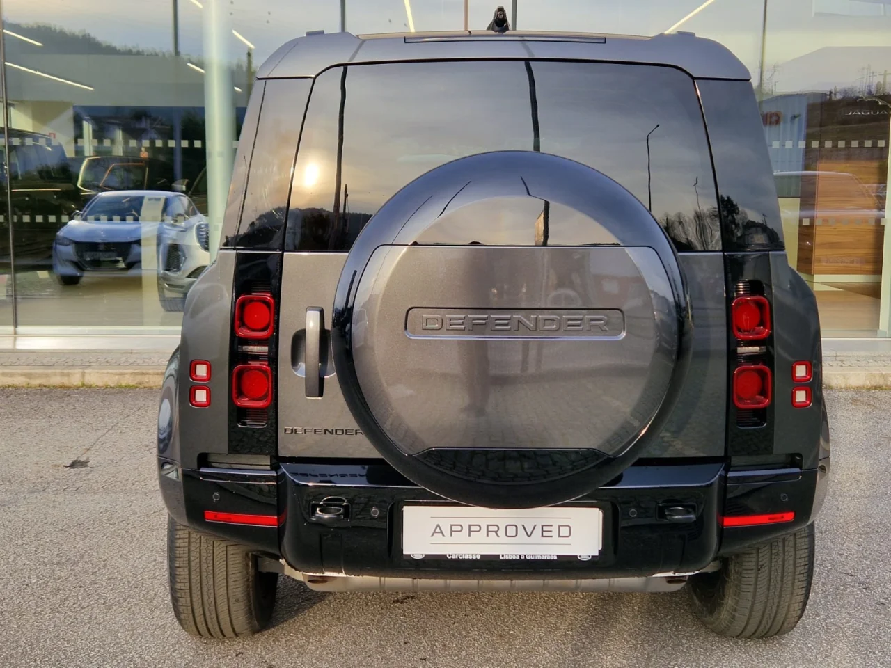 Land Rover Defender X Dynamic SE 10