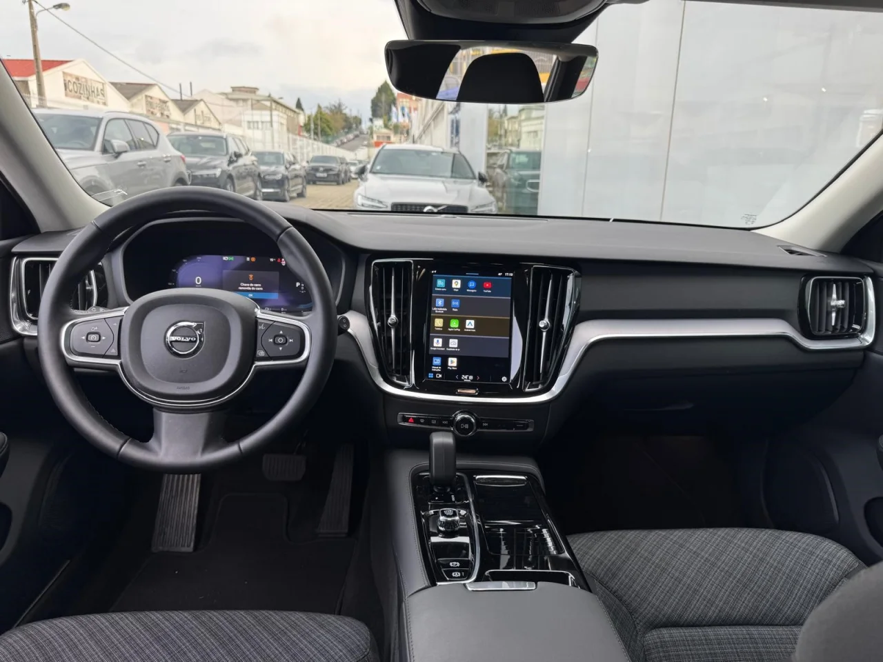 Volvo V60 T6 Core 350 CV PHEV 1