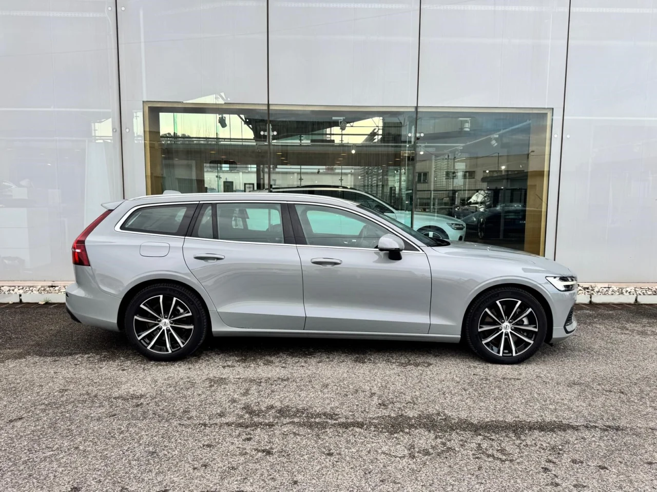 Volvo V60 T6 Core 350 CV PHEV 13