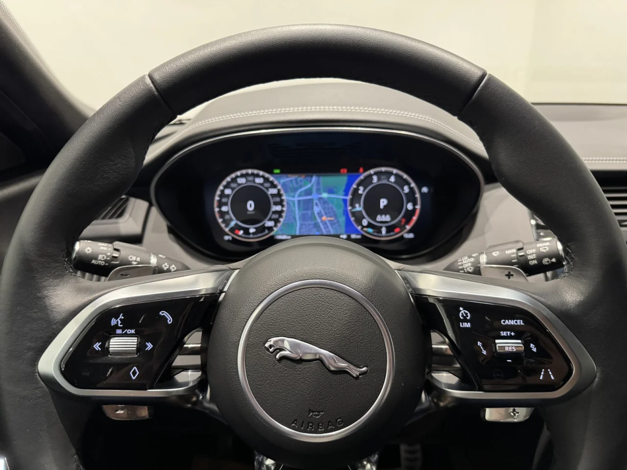 Jaguar E-Pace P160 R Dynamic S 9