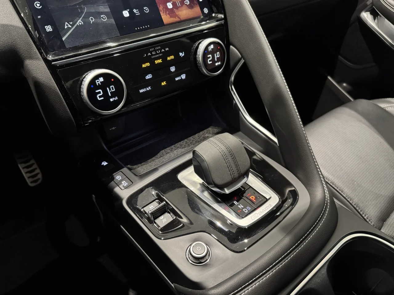 Jaguar E-Pace P160 R Dynamic S 12