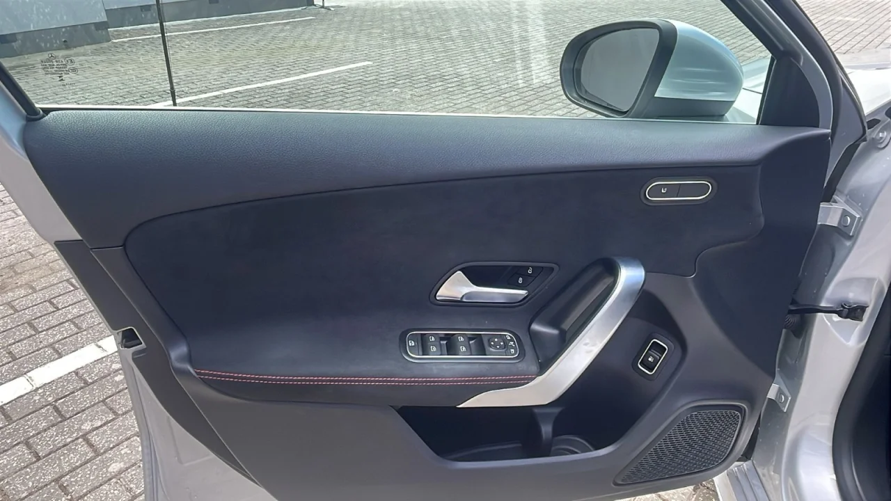 Mercedes A 250e AMG Auto 3