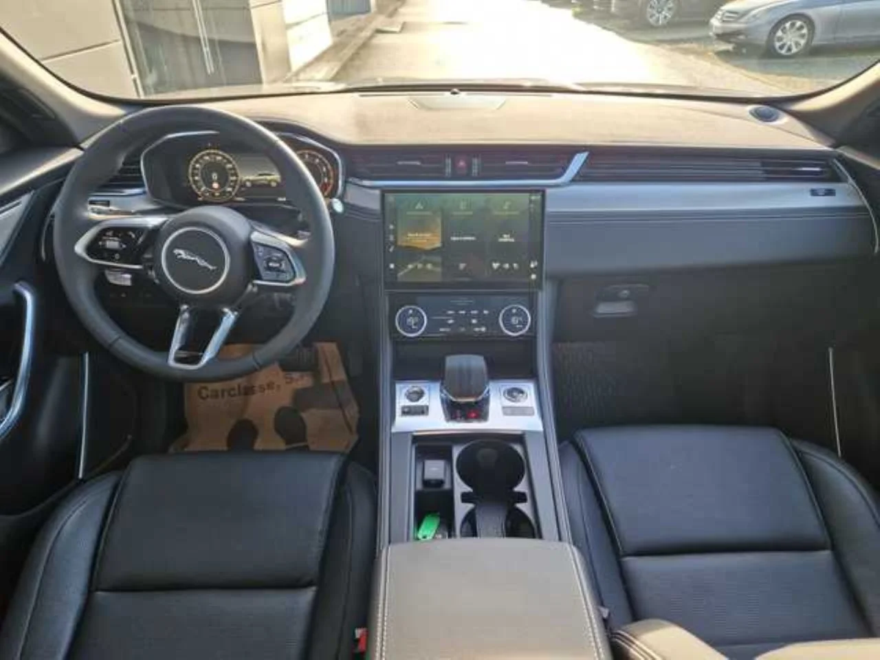 Jaguar F-Pace 2.0 P400e AWD R-Dynamic S 1