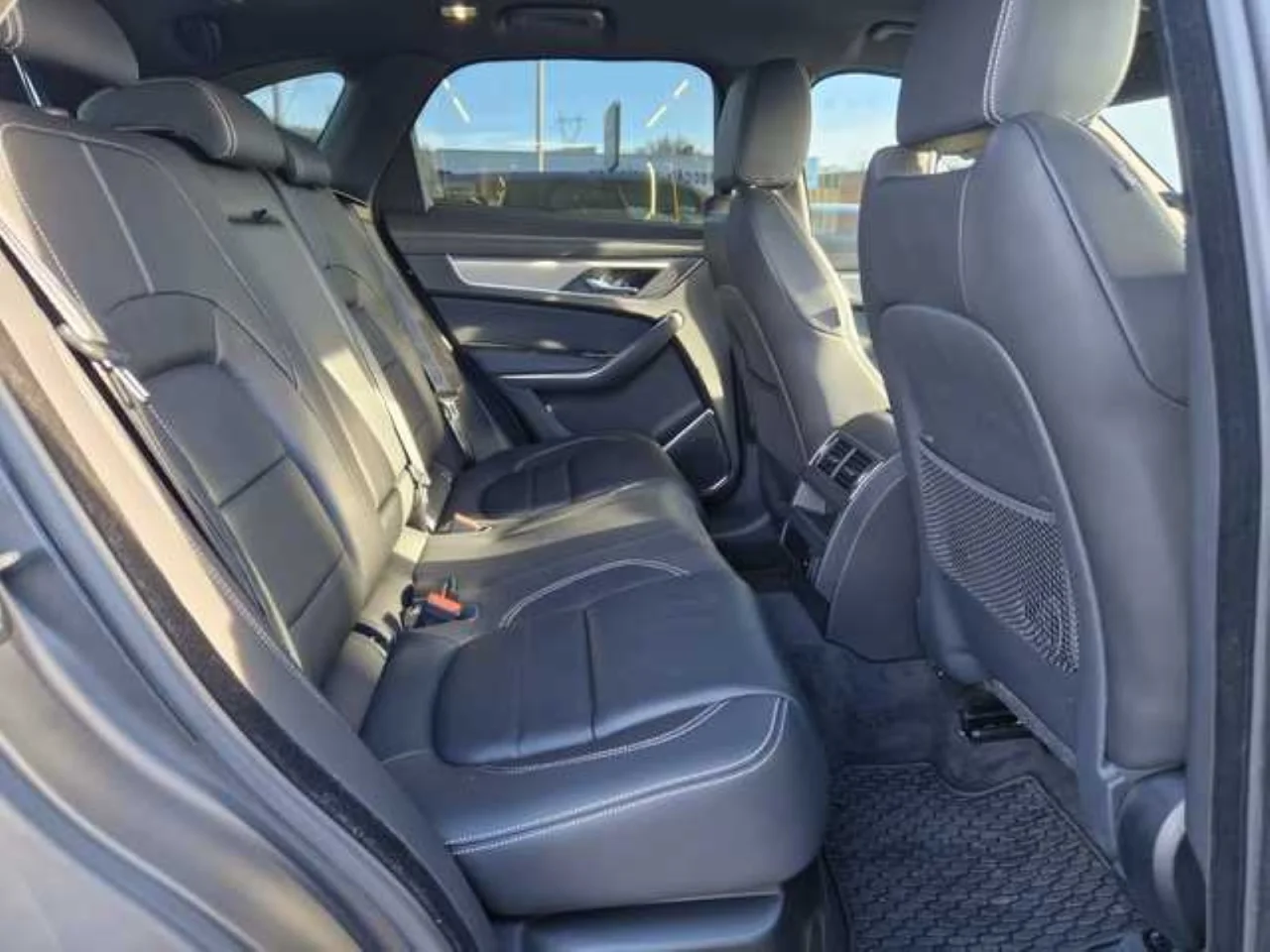 Jaguar F-Pace 2.0 P400e AWD R-Dynamic S 2