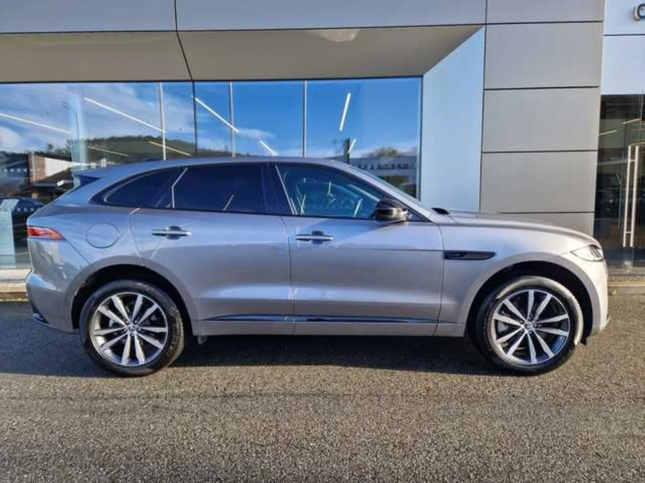Jaguar F-Pace 2.0 P400e AWD R-Dynamic S 5