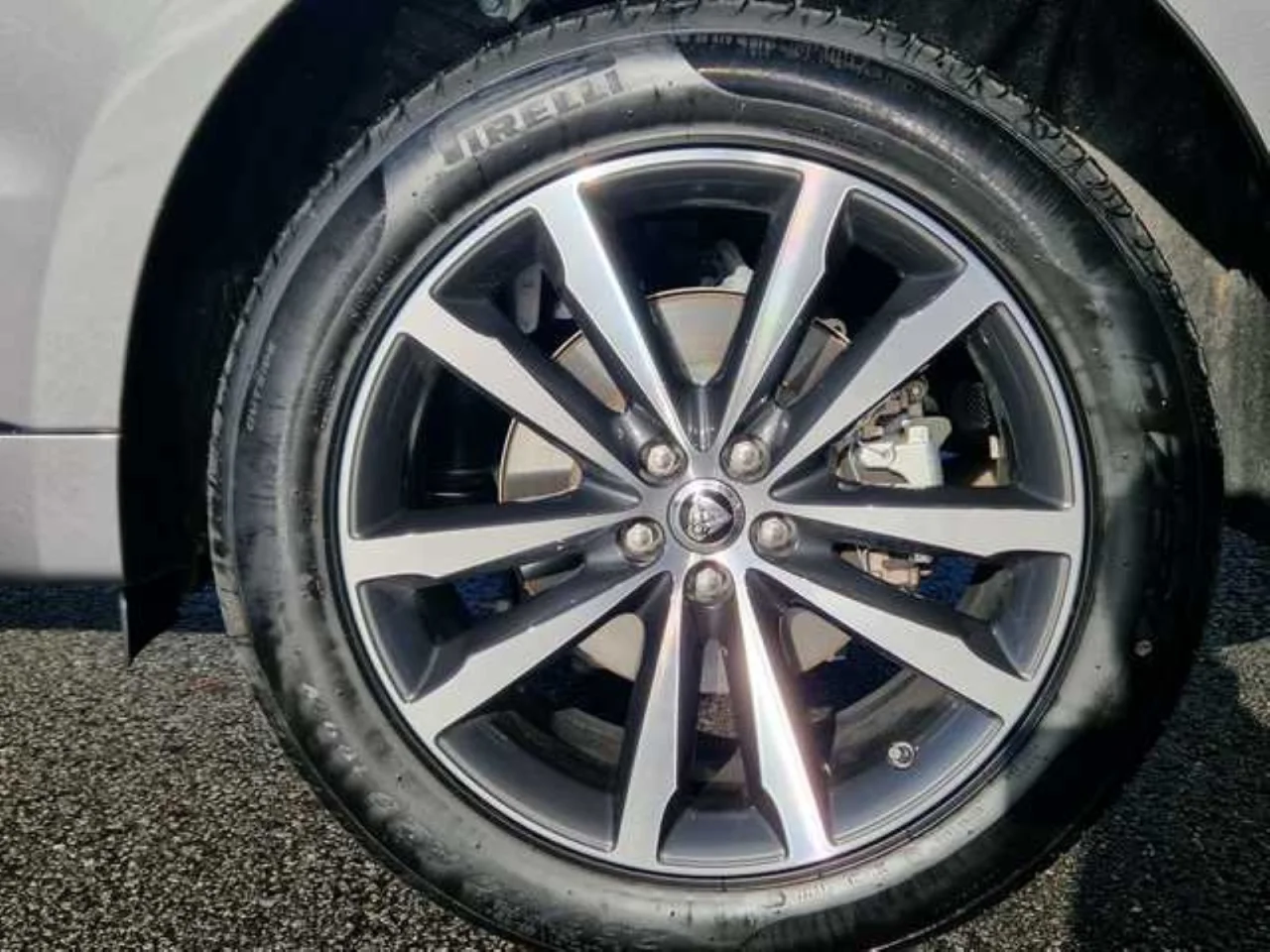 Jaguar F-Pace 2.0 P400e AWD R-Dynamic S 6