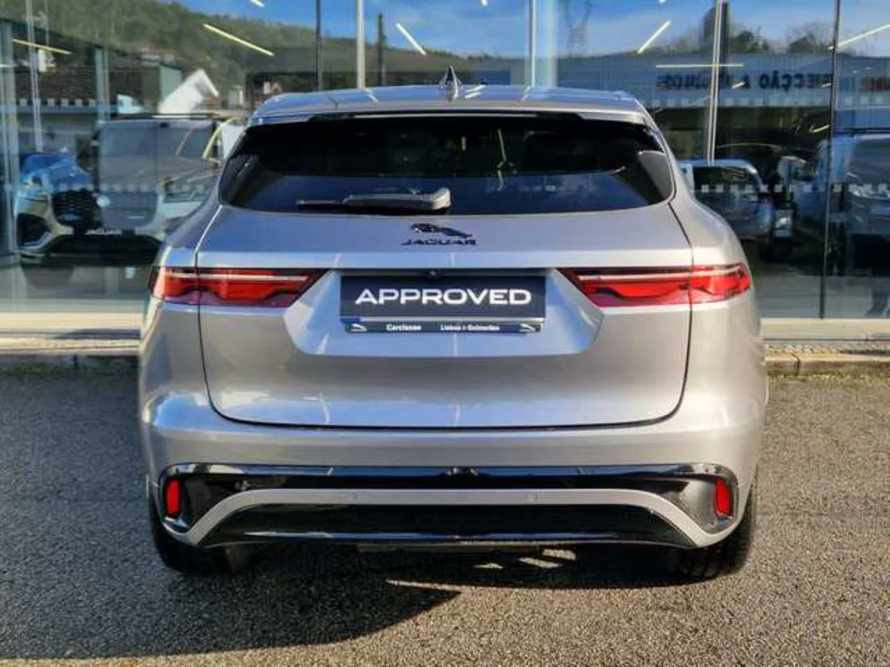 Jaguar F-Pace 2.0 P400e AWD R-Dynamic S 8