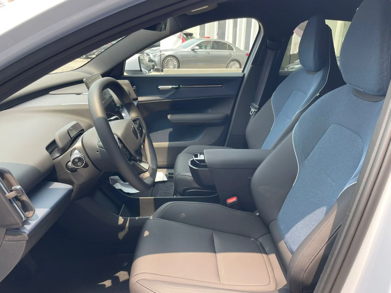 Volvo EX30 51 kWh Single Motor Core 2