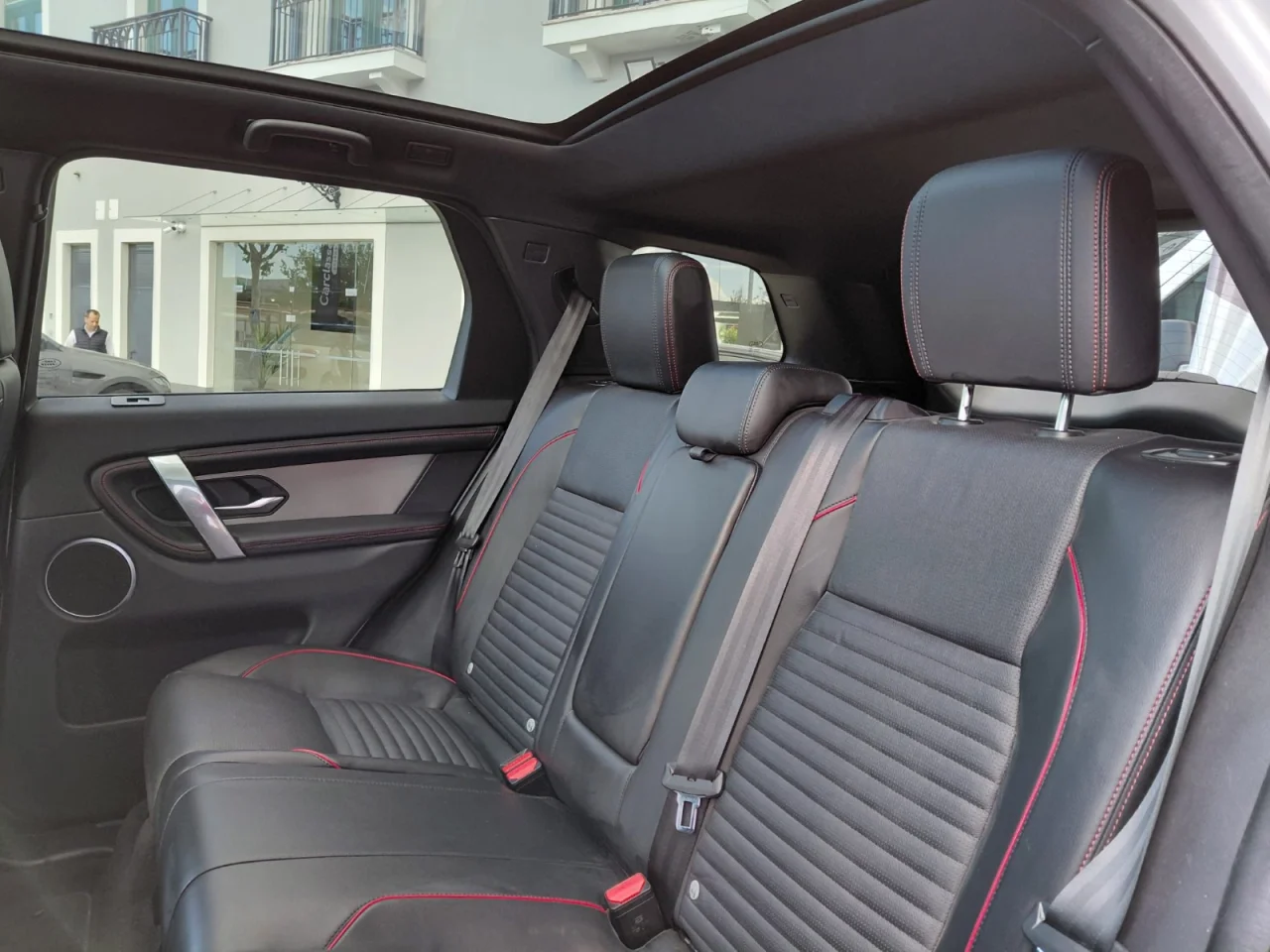 Land Rover Discovery Sport P 300 e PHEV R-Dynamic S 3