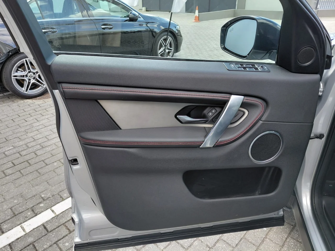 Land Rover Discovery Sport P 300 e PHEV R-Dynamic S 5