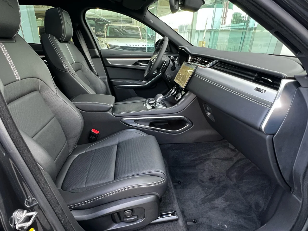 Jaguar F-Pace 2.0 P400e AWD R-Dynamic S 2