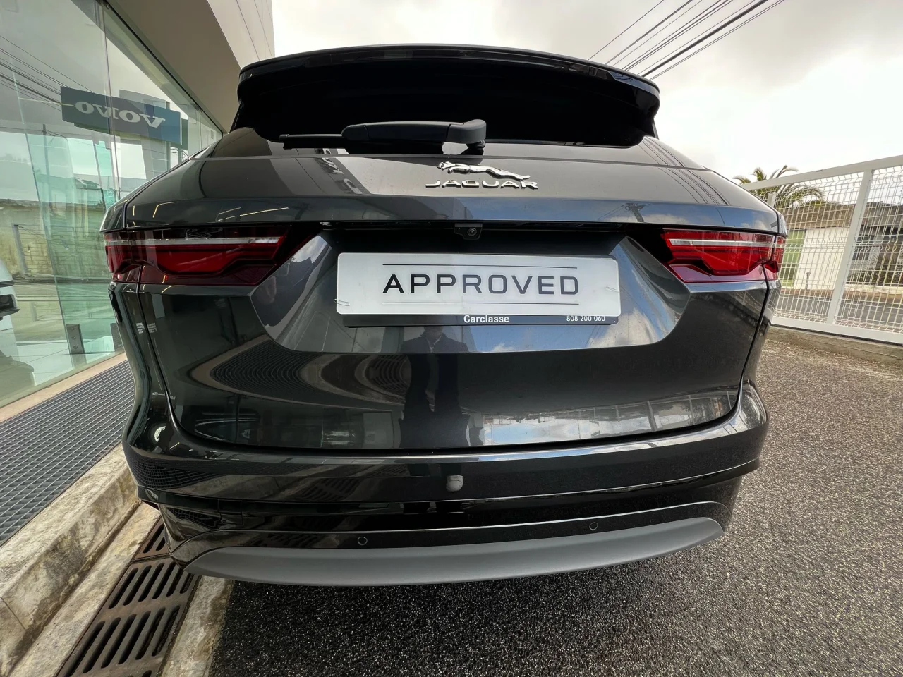 Jaguar F-Pace 2.0 P400e AWD R-Dynamic S 7