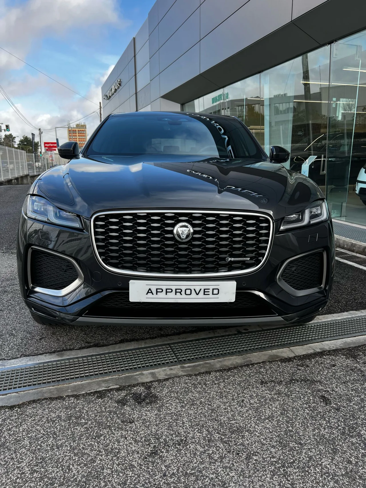 Jaguar F-Pace 2.0 P400e AWD R-Dynamic S 9