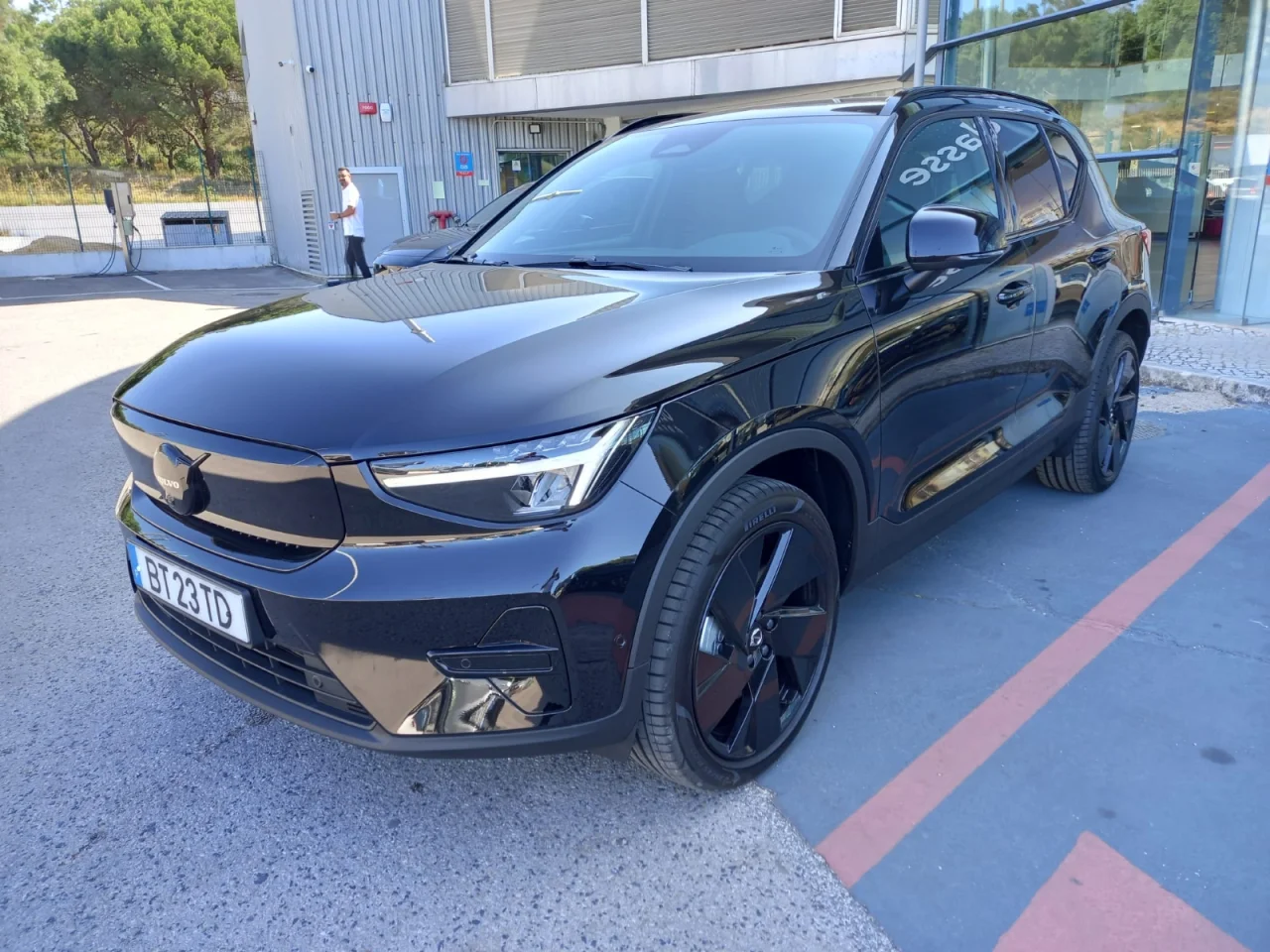 Volvo EX40 Black Edition Extended Range
