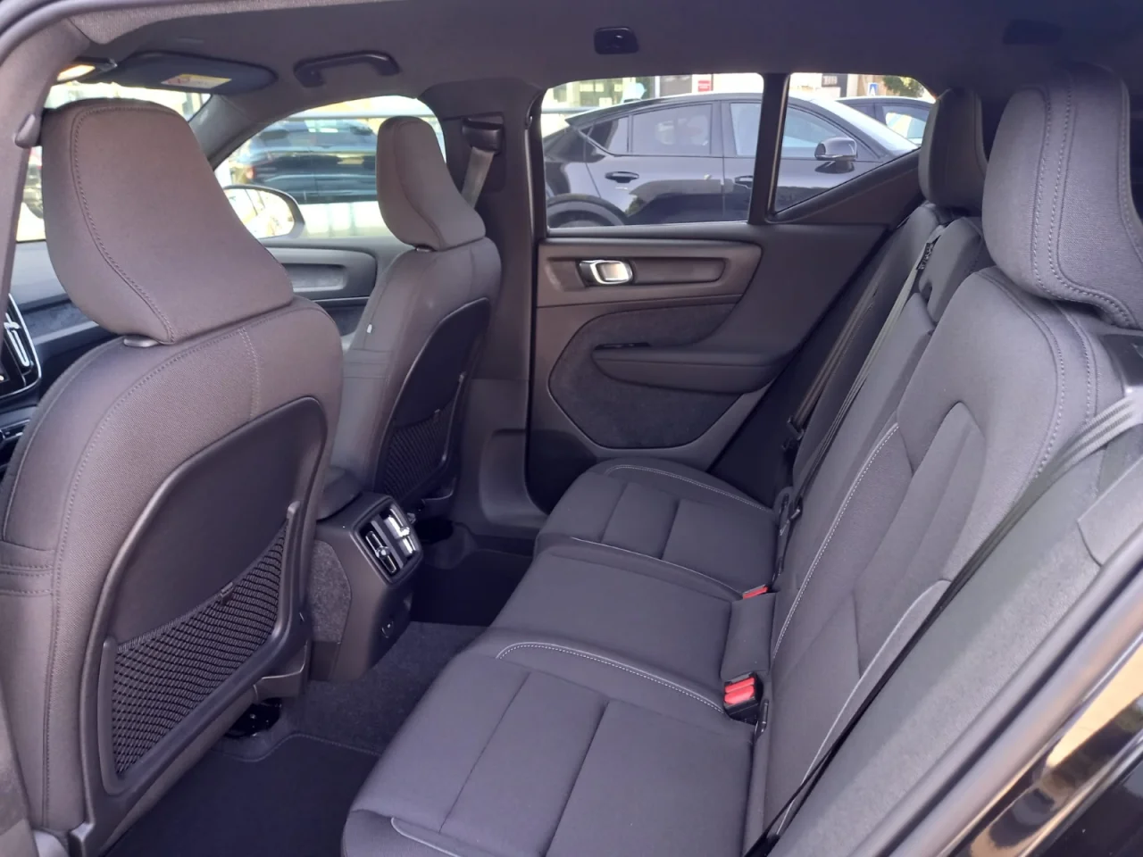 Volvo EX40 Black Edition Extended Range 2