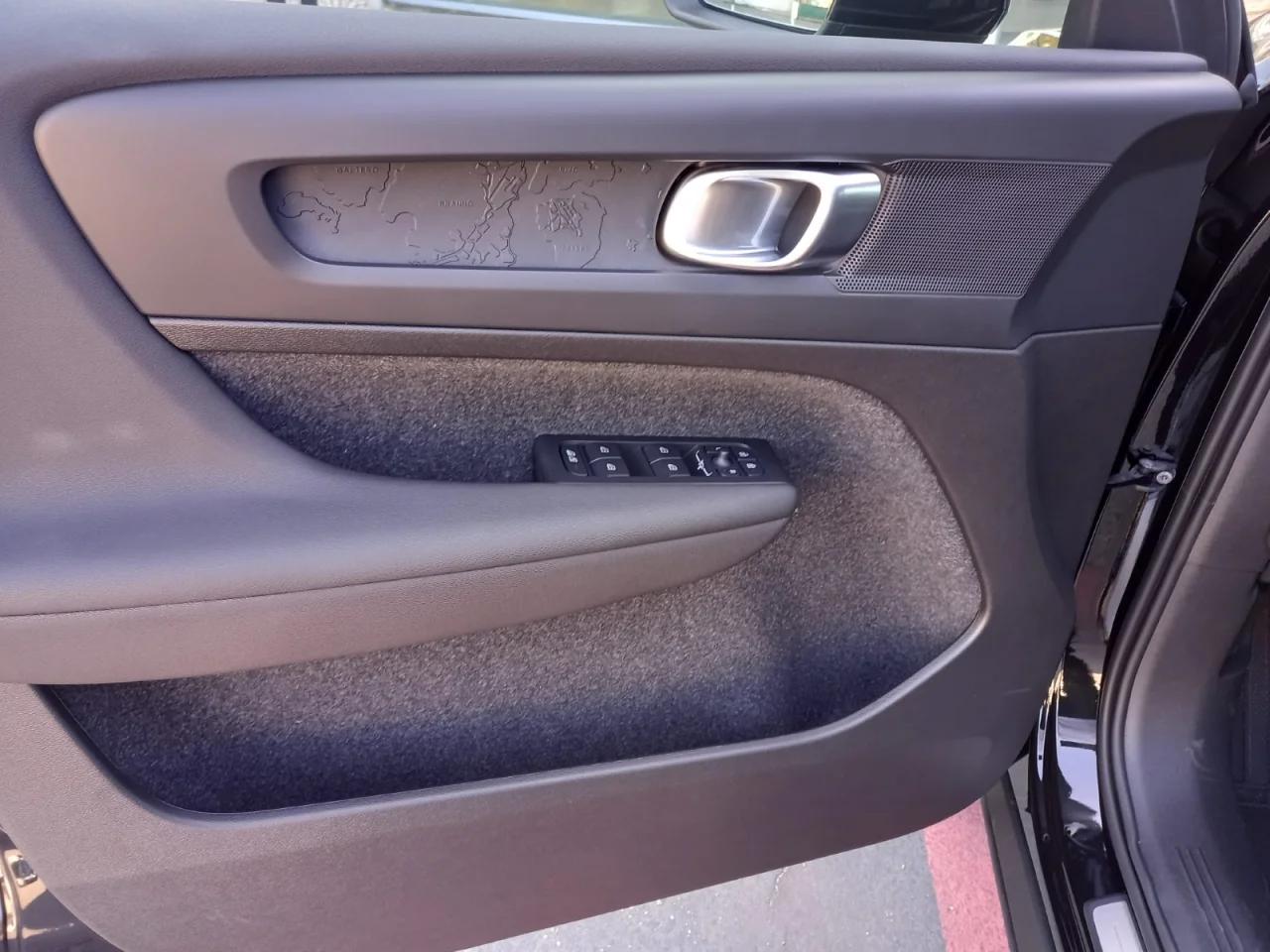 Volvo EX40 Black Edition Extended Range 3