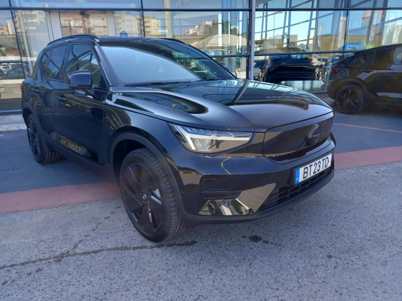 Volvo EX40 Black Edition Extended Range 6