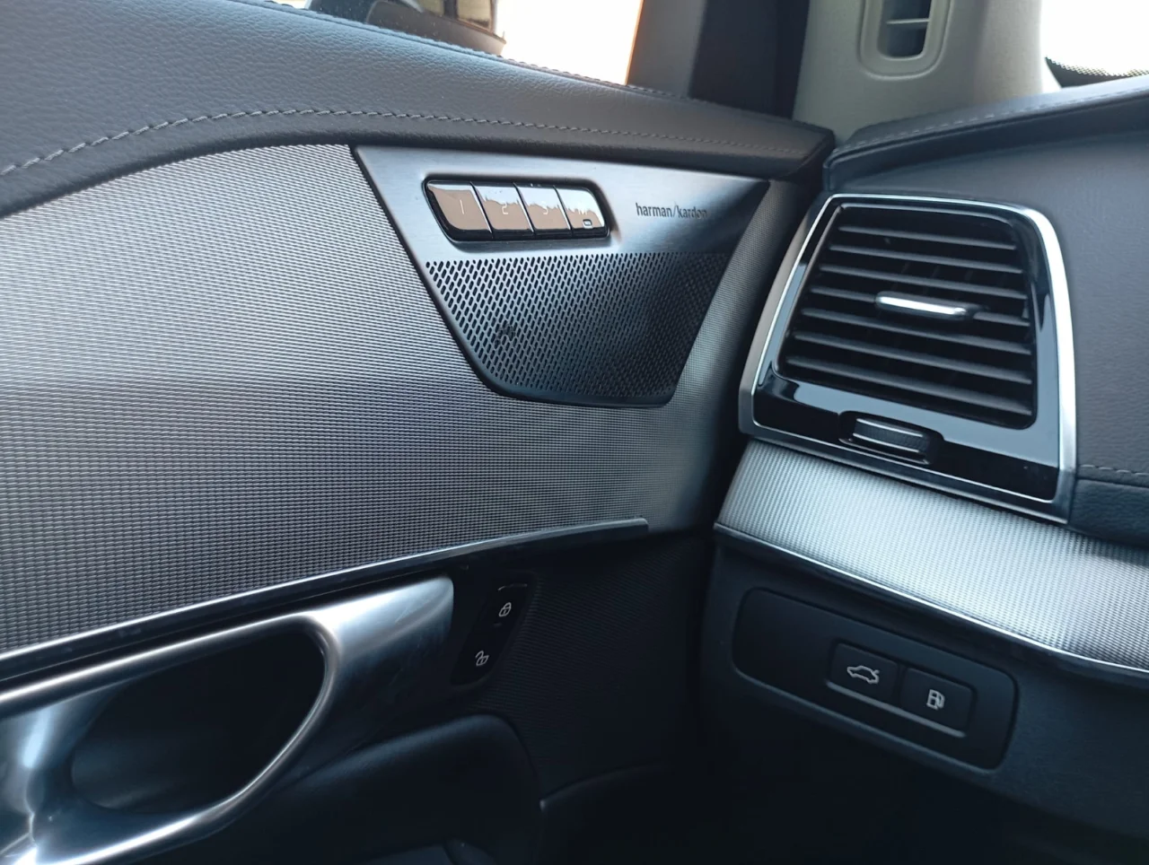 Volvo XC90 T8 Plus Dark 7 Lugares 3